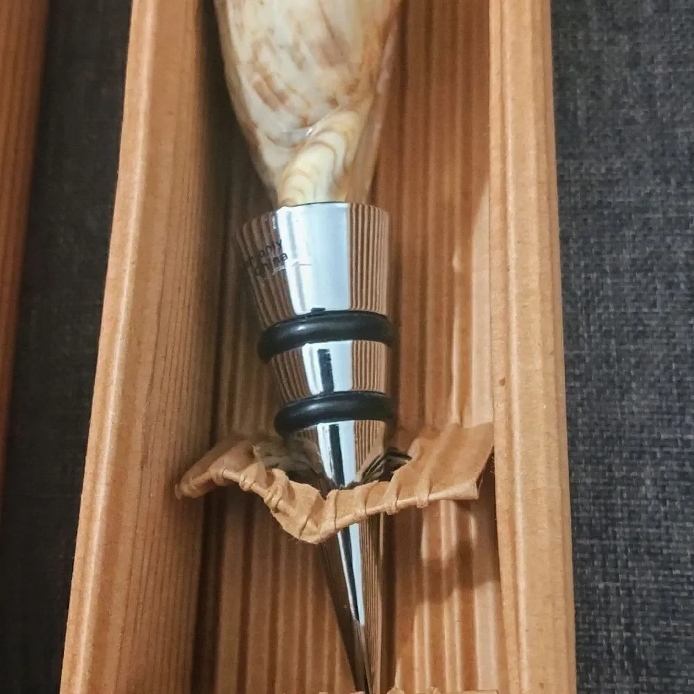 Seashell Wine Bottle Stoppers. Beautiful Accent For Any Bar. New w Box